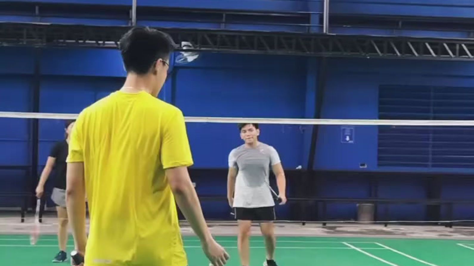 Smash & Connect - Social Badminton